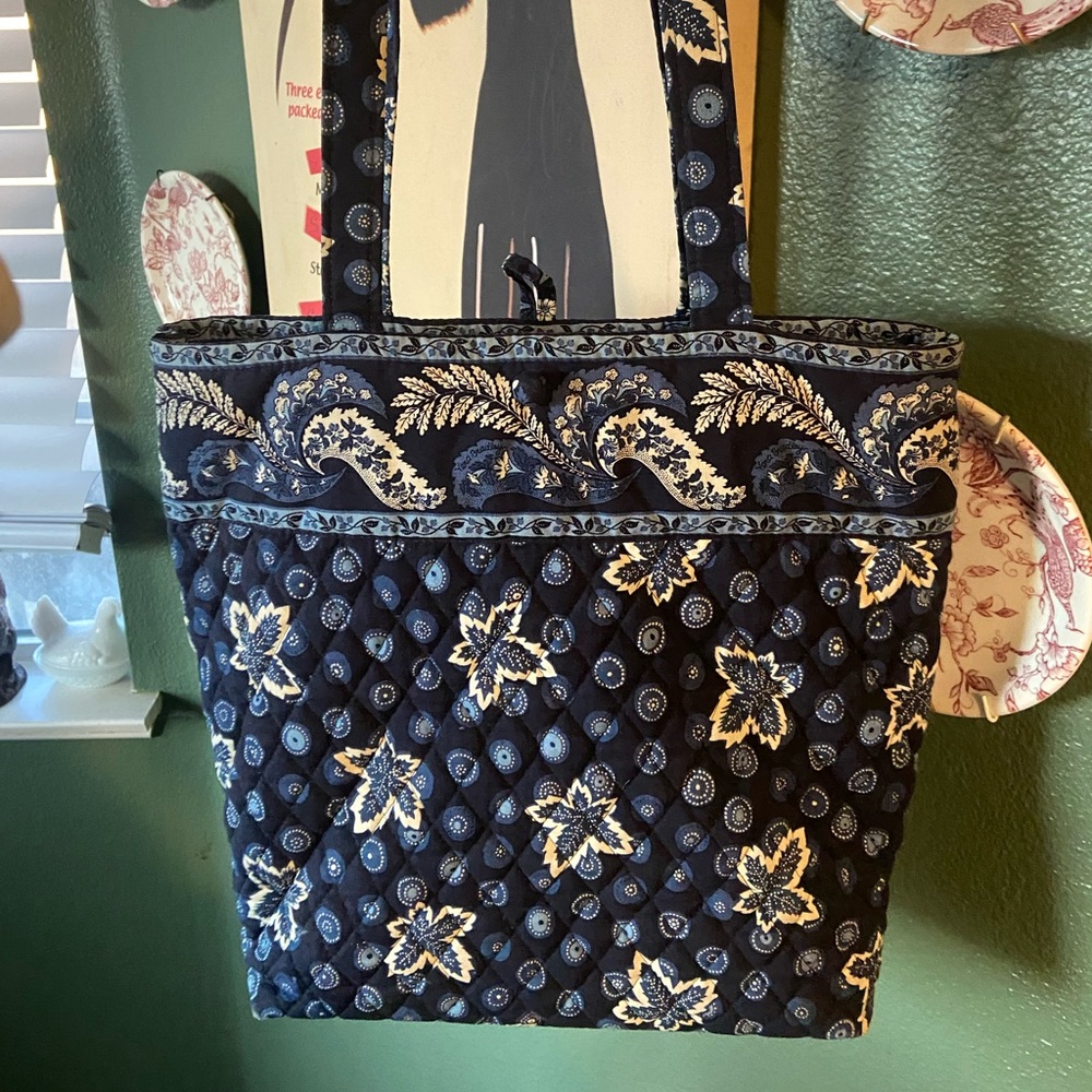 Vera Bradley, blue paisley tote 13X12
